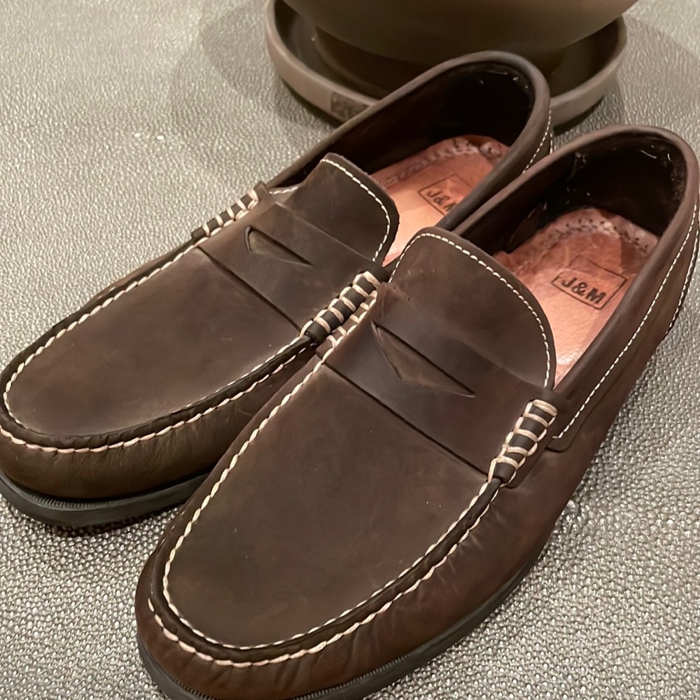 10m J & M (Johnston & Murphy) brown shade loafers.